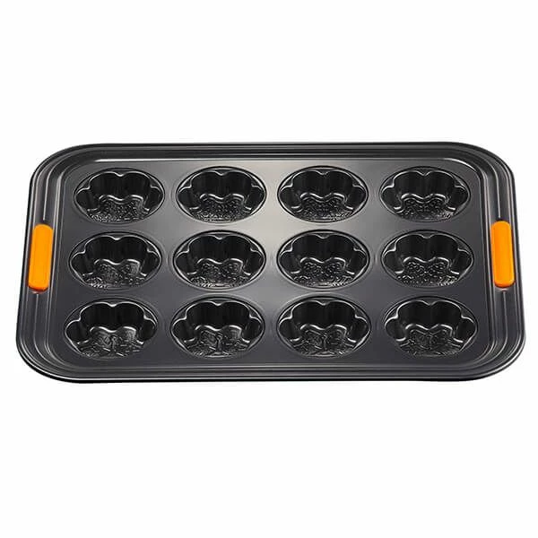 Le Creuset Bakeware 12 Cup Snowflake Tray Le Creuset Bakeware 12 Cup Snowflake Tray -Tiffany & Co. Shop 46016000010000 Le Creuset Bakeware 12 Cup Snowflake Tray 2