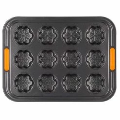 Le Creuset Bakeware 12 Cup Snowflake Tray 5 Le Creuset Bakeware 12 Cup Snowflake Tray -Tiffany & Co. Shop 46016000010000 Le Creuset Bakeware 12 Cup Snowflake Tray 3