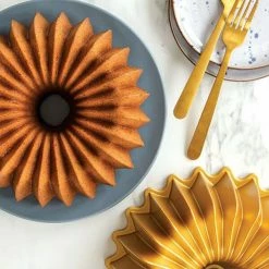 Nordic Ware Brilliance Bundt Pan Gold -Tiffany & Co. Shop 85777 Nordic Ware Brilliance Bundt Pan Gold 2