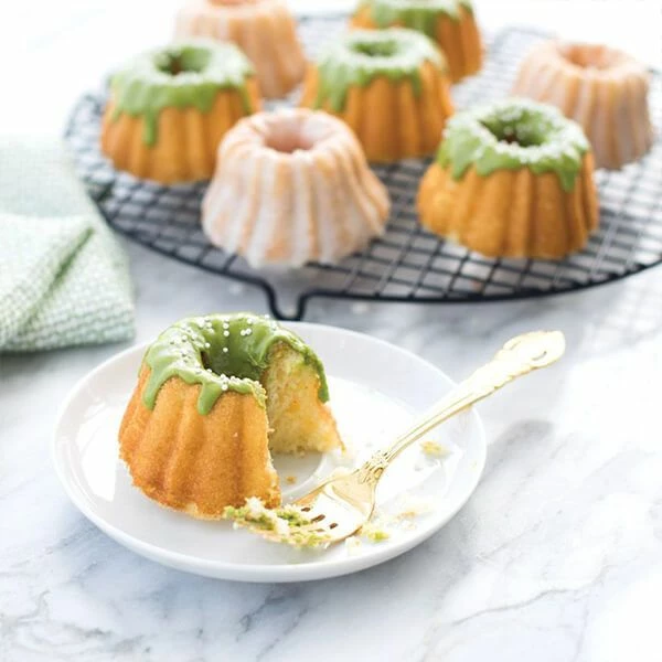 Nordic Ware Anniversary Bundtlette Pan Gold Nordic Ware Anniversary Bundtlette Pan Gold -Tiffany & Co. Shop 86277 Nordic Ware Anniversary Bundtlette Pan Gold 2